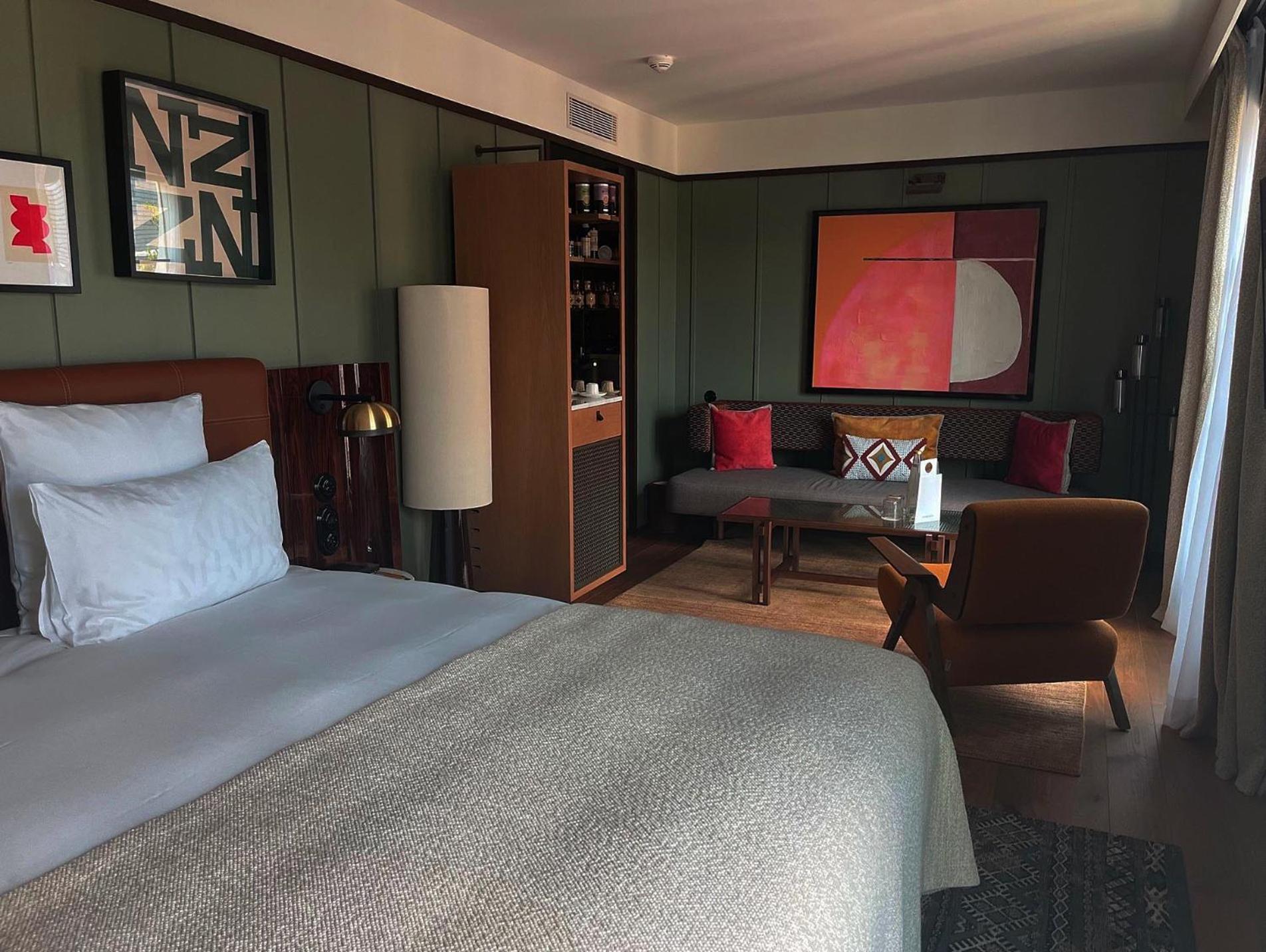 Norman & Hotel